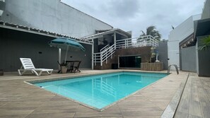 Outdoor pool - The Férias - Suítes Z (Sao Pedro da Aldeia)