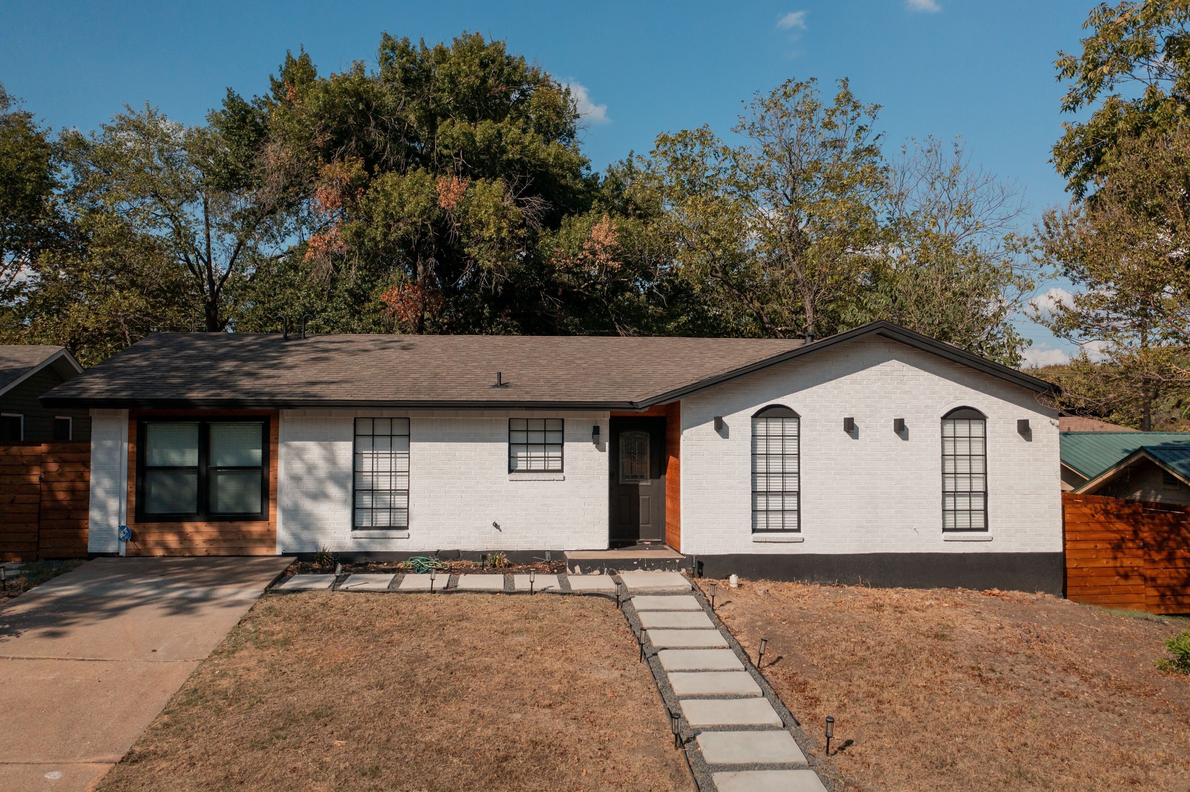 Lonestar - 4/2.5 newly renovated house with huge backyard and office