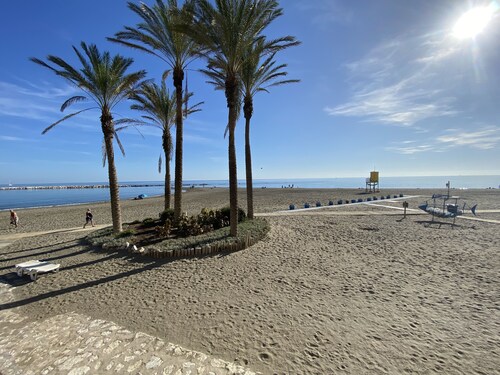 Appartement ensoleillé avec terrasse de 40 m², vue mer & golf –Benalmádena Costa