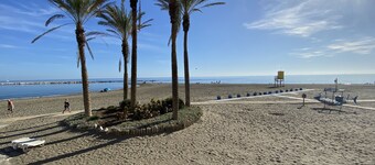 Appartement ensoleillé avec terrasse de 40 m², vue mer & golf –Benalmádena Costa