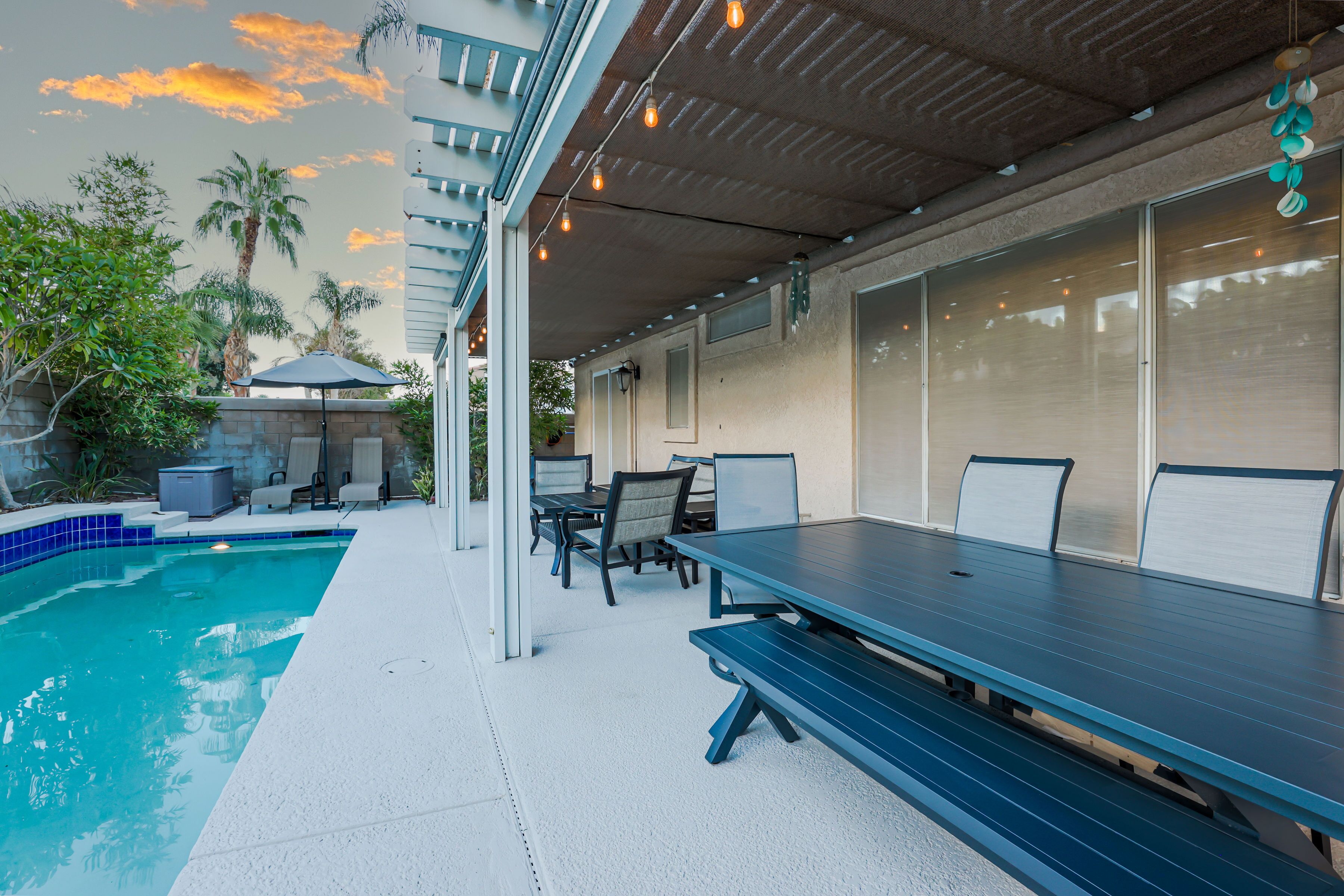‘Desert Air LQ’ 4bd/3ba private saltwater pool and spa vacation home 