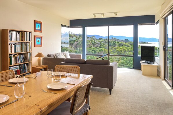 Interior - Redbill Beach House - Freycinet Holiday Houses (Bicheno)
