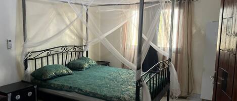 1 chambre, fer et planche à repasser, Wi-Fi gratuit, draps fournis