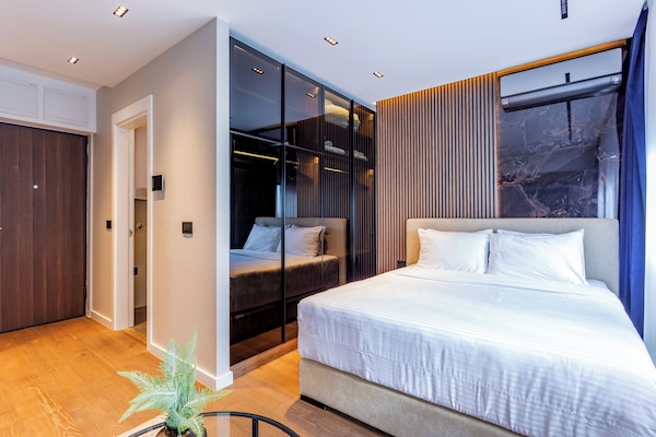 Deluxe Studio | Egyptian cotton sheets, premium bedding, memory foam beds, soundproofing