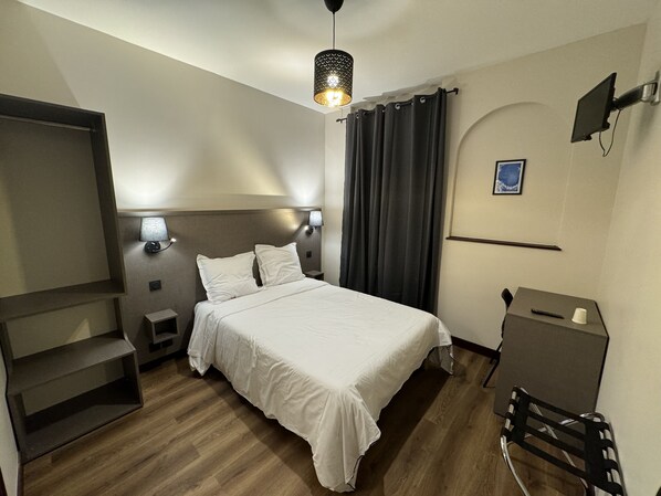 Premium bedding, individually decorated, individually furnished, desk