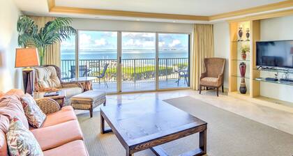 Remodeled Tommy Bahama Oceanfront Condo