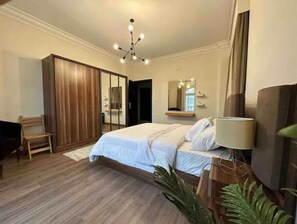 2 bedrooms, iron/ironing board, free WiFi, bed sheets