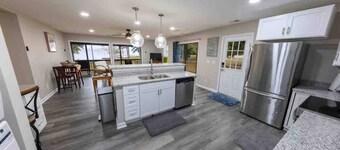 Sunset Side Lakehouse on Lake Wateree with Dock and Ramp!