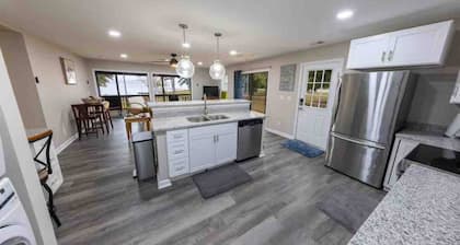 Sunset Side Lakehouse on Lake Wateree with Dock and Ramp!