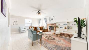 Smart TV, pebolim, escritórios