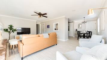 Smart TV, pebolim, escritórios