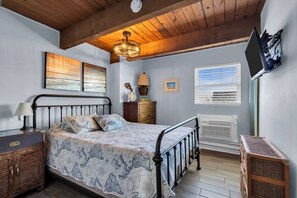 2 bedrooms, desk, iron/ironing board, WiFi