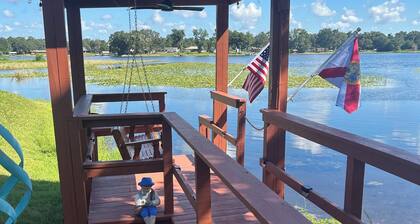 Lake front cozy quiet cottage with dock!