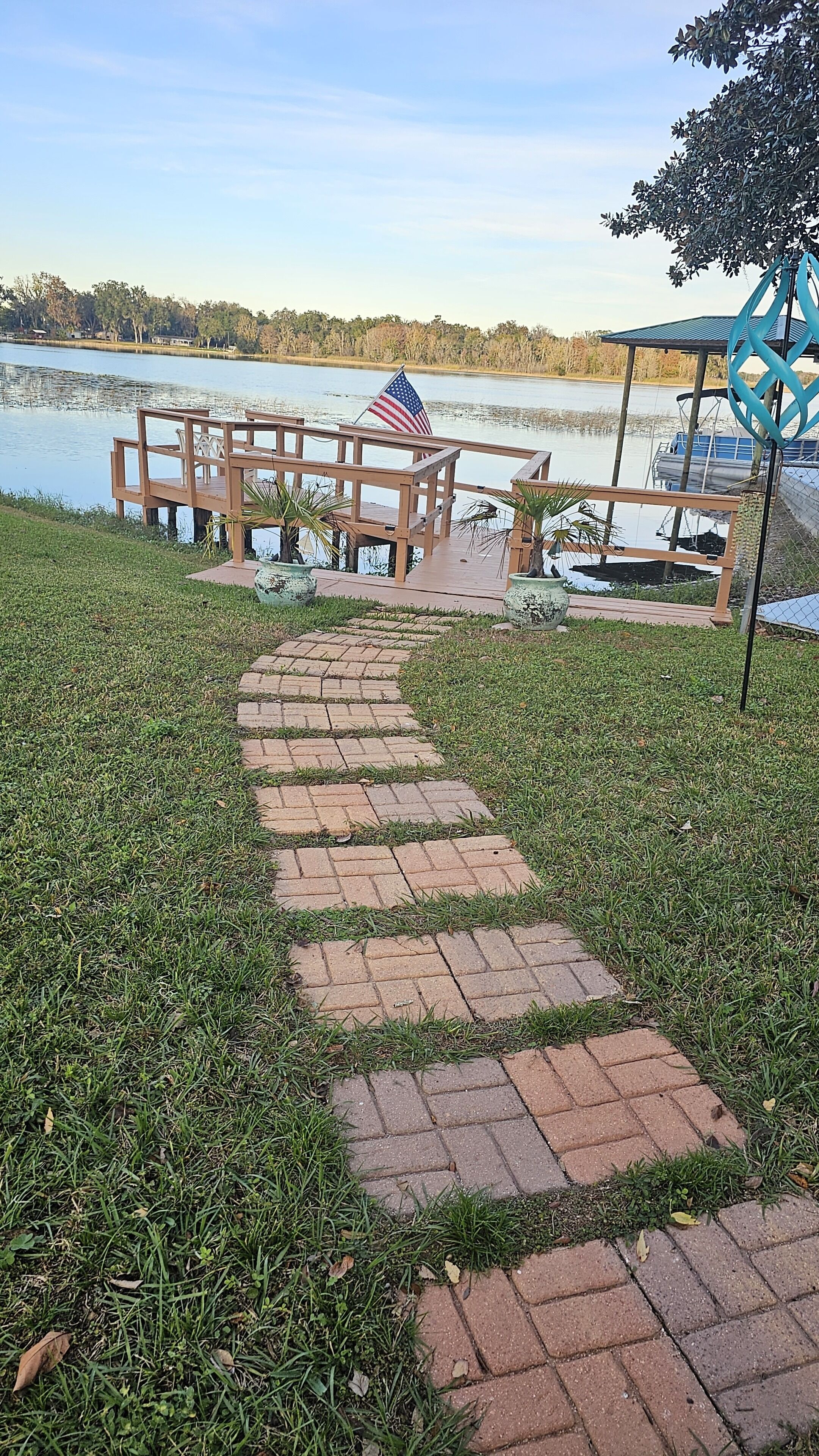 Lake front cozy quiet cottage with dock!
