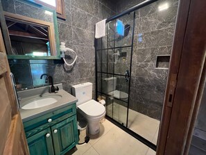 Family Villa | Bathroom | Slippers - Sinop Bahçeler Villa (Sinop)