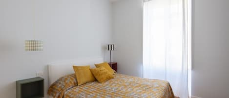3 habitaciones, tabla de planchar con plancha, wifi y ropa de cama