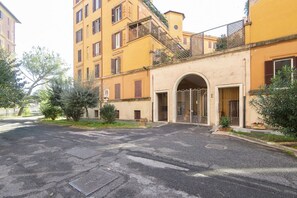 Exterior - Auditorium Luxury Three Bedroom Apartment (Roma)