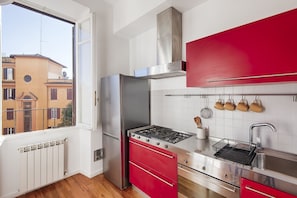 Fridge, microwave, oven, stovetop