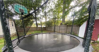 Serenity on over an acre easy access to 311/HPU