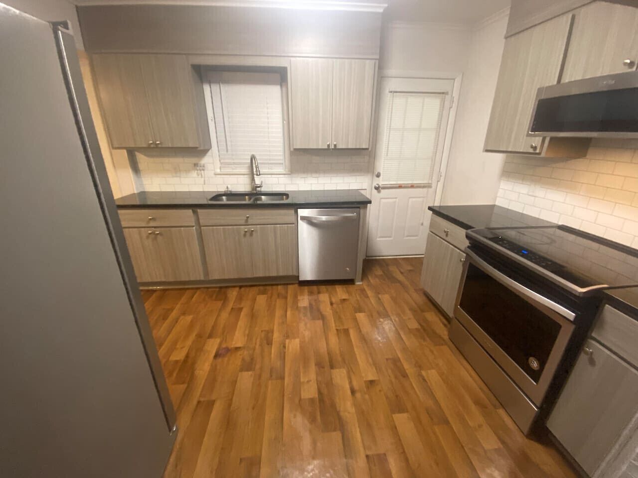 Køleskab, mikrobølgeovn, ovn, kogeplade