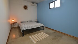 Economy Room, Shared Bathroom | Wi-fi percuma, cadar katil 