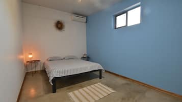 Quarto econômico, banheiro compartilhado | Wi-Fi de cortesia, roupa de cama