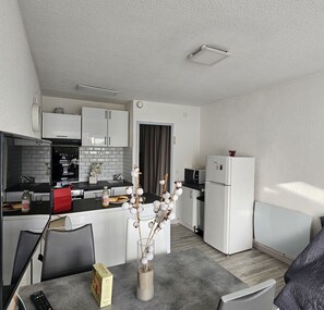 Fridge, microwave, coffee/tea maker, toaster