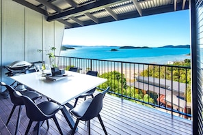 Outdoor dining - Panorama 4 & Buggy - Hamilton island (Hamilton Island)