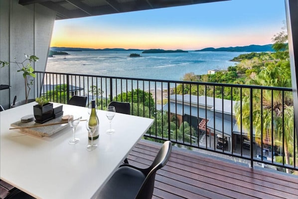 Outdoor dining - Panorama 4 & Buggy - Hamilton island (Hamilton Island)