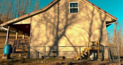 Luxurious cabin, 6 mi HM trails, 12 mi Charleston