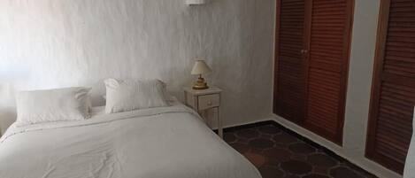 3 slaapkamers, een strijkplank/strijkijzer, wifi, beddengoed