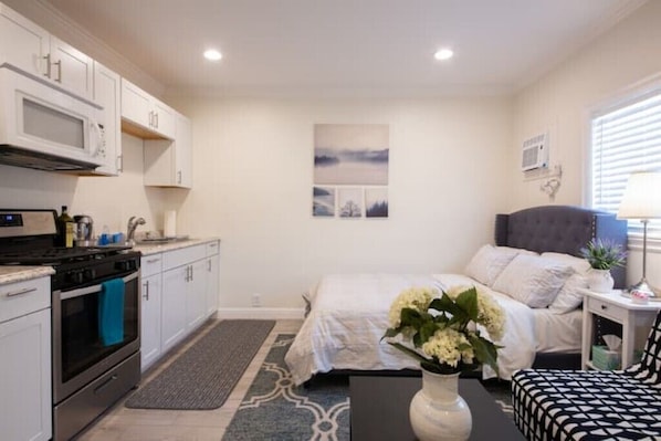 1 bedroom, desk, iron/ironing board, free WiFi