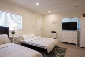 1 chambre, bureau, fer et planche à repasser, Wi-Fi gratuit