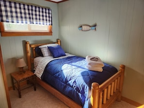 5 bedrooms, iron/ironing board, travel crib, bed sheets