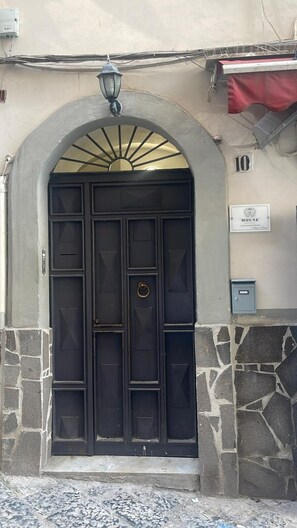 Façana frontal de l'allotjament