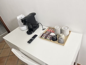 Fyrbäddsrum | Sängtillbehör av högsta kvalitet och minibar