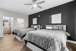 2 bedrooms, iron/ironing board, WiFi, bed sheets - Midnight Manor Penthouse Suite The Gulch  (Nashville)