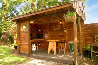 Romantic night in a 'Hole in the Ground'