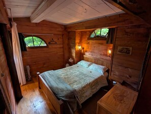 1 bedroom, WiFi, bed sheets - Romantic night in a 'Hole in the Ground' (Tauwhare)