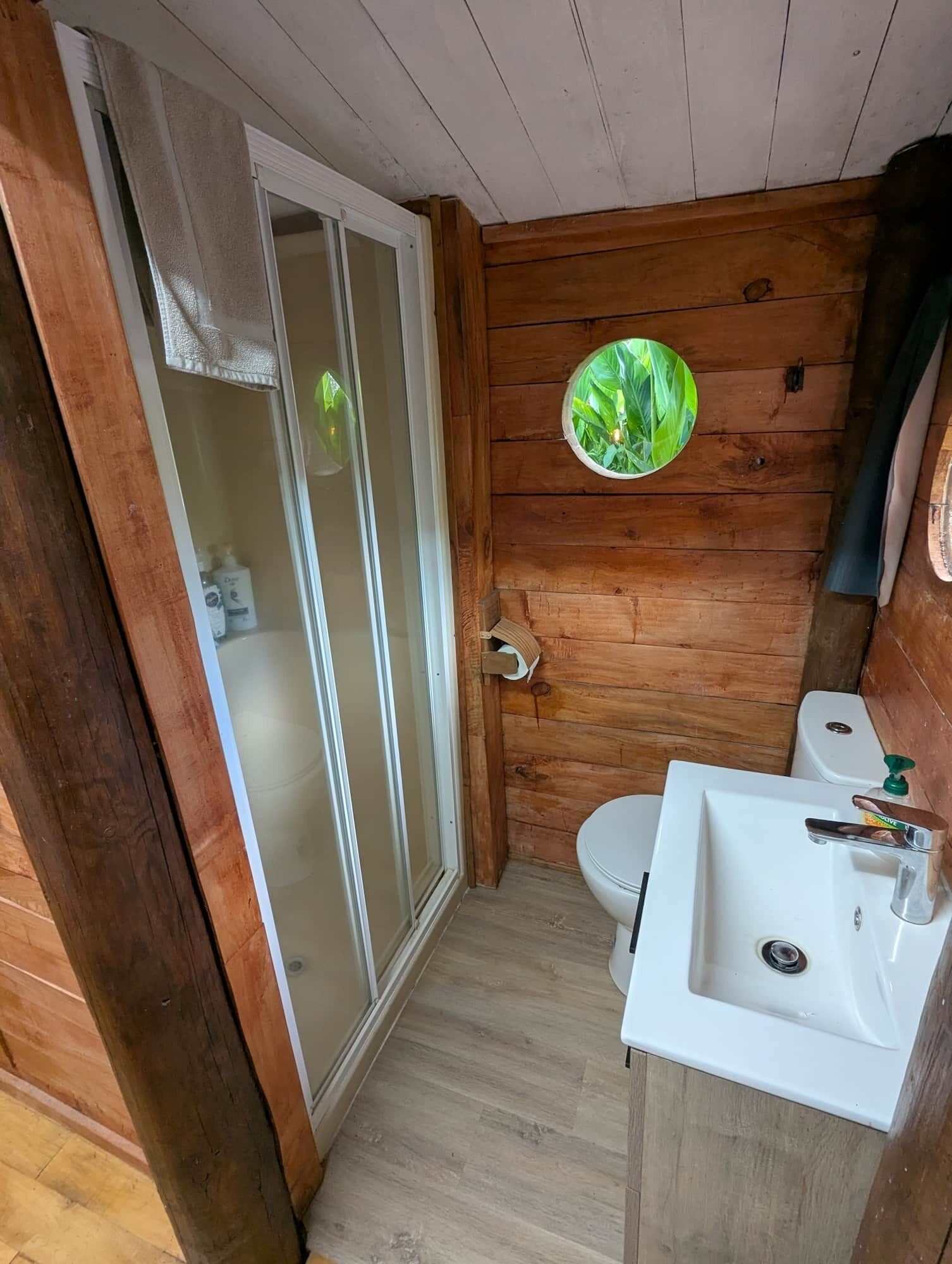 Hårføner og håndklær