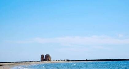 House near the sea and Rome