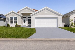 Exterior - VG Luxury Home - Heated Pool close to Disney Parks (Davenport)