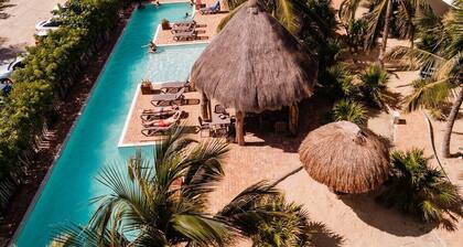 Cozy unit by the Pool, Fiber Optic, 70m to Ocean