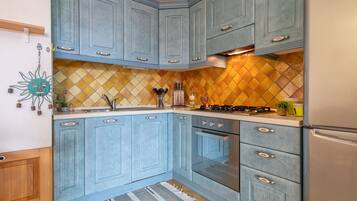 Frigorifero, forno, lavastoviglie, tostapane