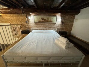 1 bedroom, desk, iron/ironing board, free WiFi