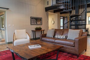 Villa, 3 habitaciones | Zona de estar | Una chimenea, juguetes