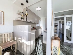 Réfrigérateur, micro-ondes, four, grille-pain