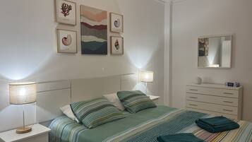 2 slaapkamers, een strijkplank/strijkijzer, gratis wifi, beddengoed
