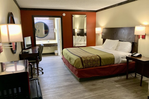 Standard Room, 1 Bedroom | Down comforters, iron/ironing board, WiFi (free), bed sheets