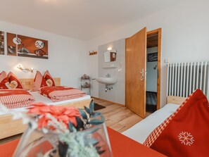 4 bedrooms, iron/ironing board, WiFi - Apartment Taubenstein by Interhome (Neukirchen am Großvenediger)